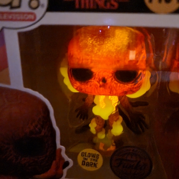 Vecna hit topic exclusive funko # 1464 (nib) with pop protector - Picture 5 of 9